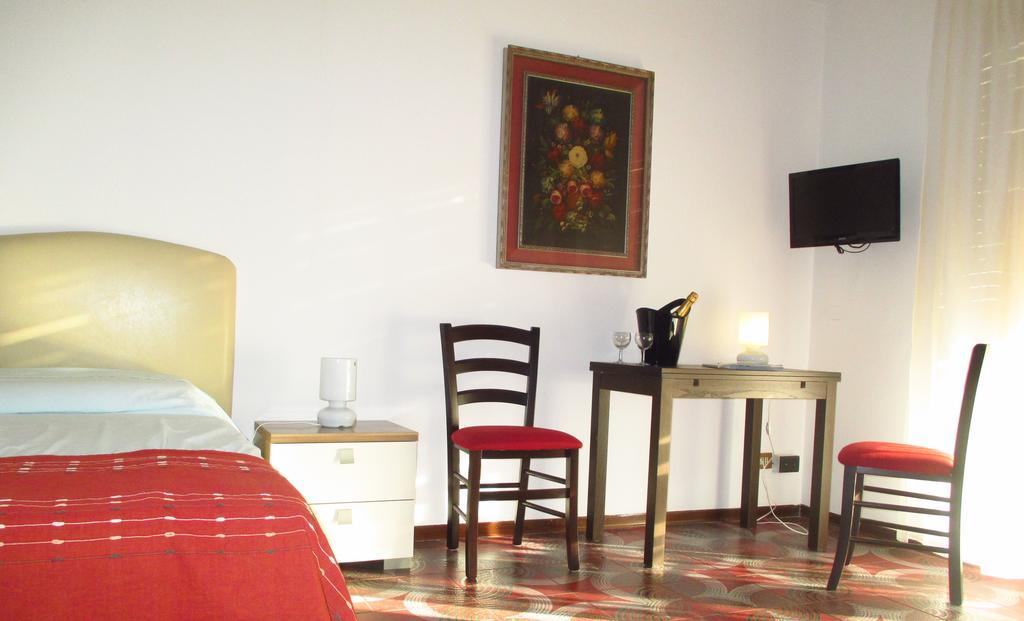 Residenza Paola Hotel ปาแลร์โม ภายนอก รูปภาพ