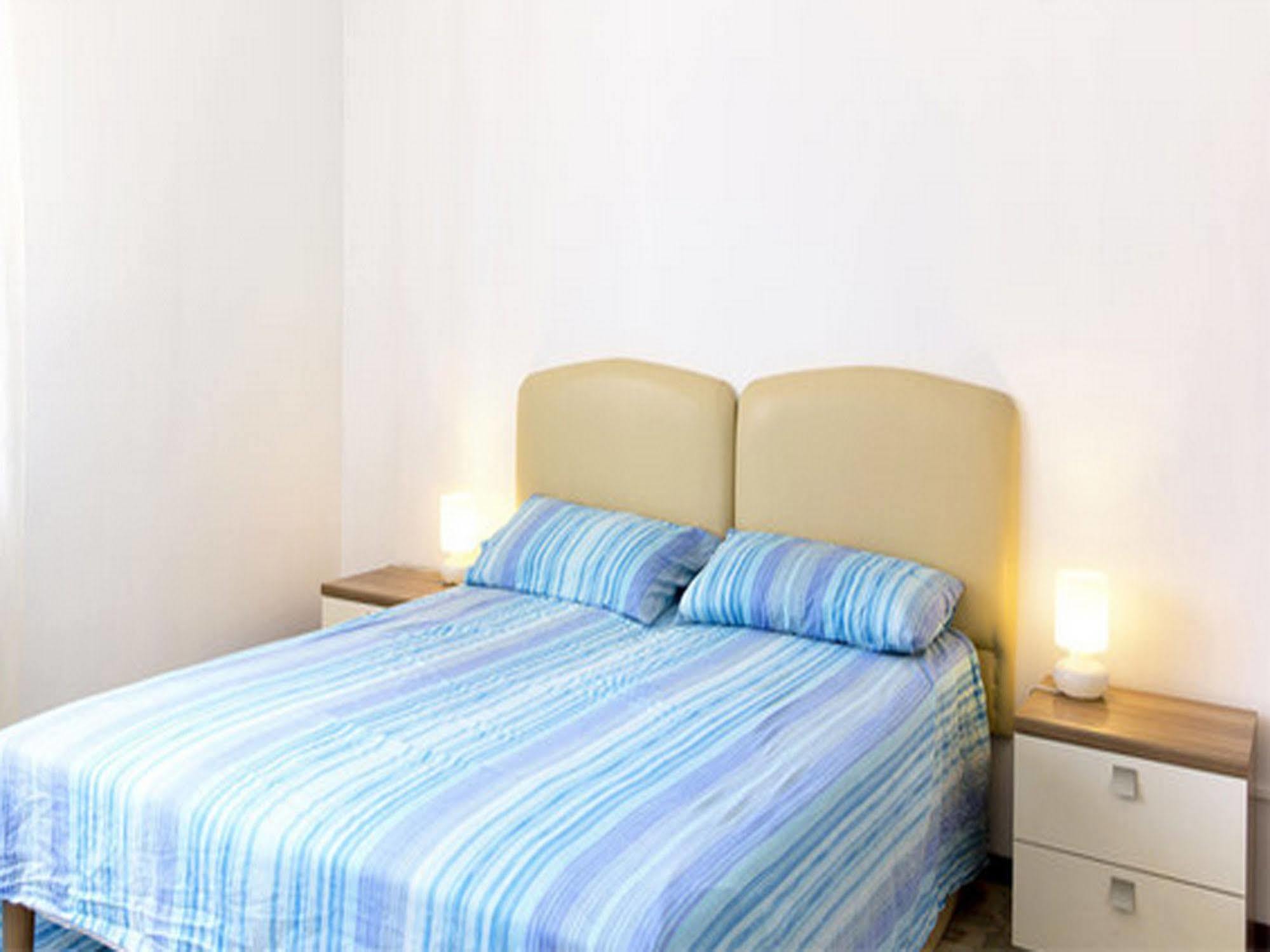 Residenza Paola Hotel ปาแลร์โม ภายนอก รูปภาพ
