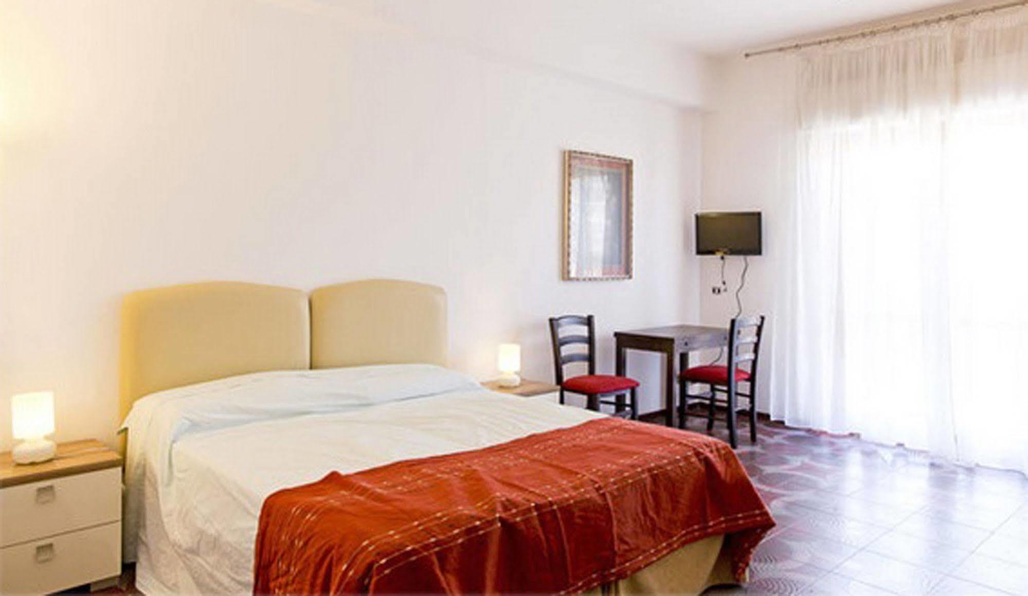 Residenza Paola Hotel ปาแลร์โม ภายนอก รูปภาพ