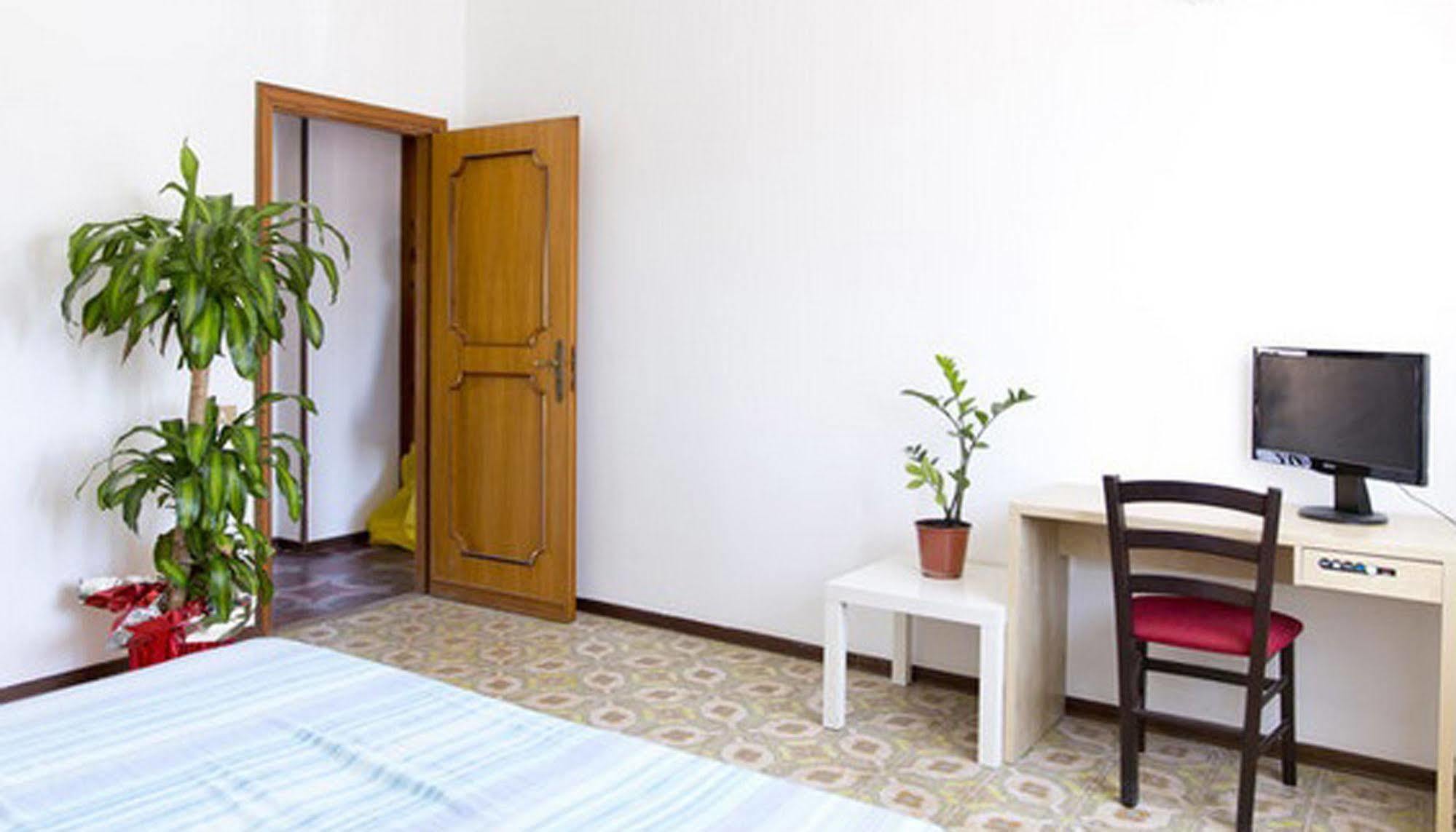 Residenza Paola Hotel ปาแลร์โม ภายนอก รูปภาพ