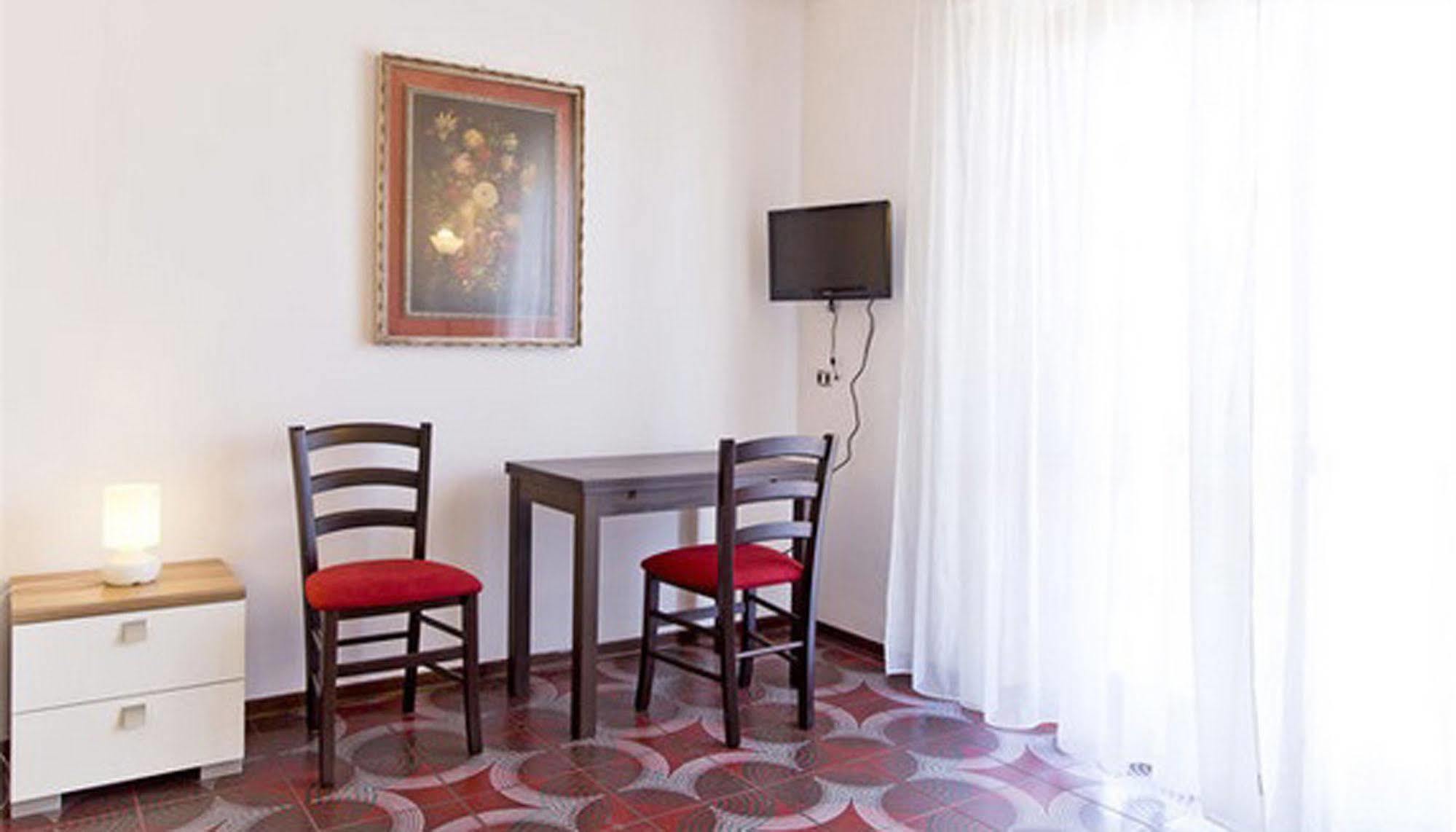 Residenza Paola Hotel ปาแลร์โม ภายนอก รูปภาพ